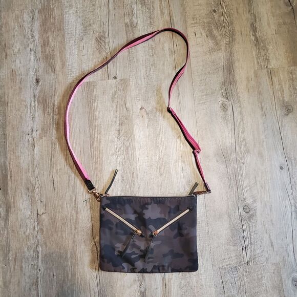 Stella & Dot Black and Gray Camo w/Pink Tiger Print Inside Nylon Crossbody Bag - Picture 1 of 4